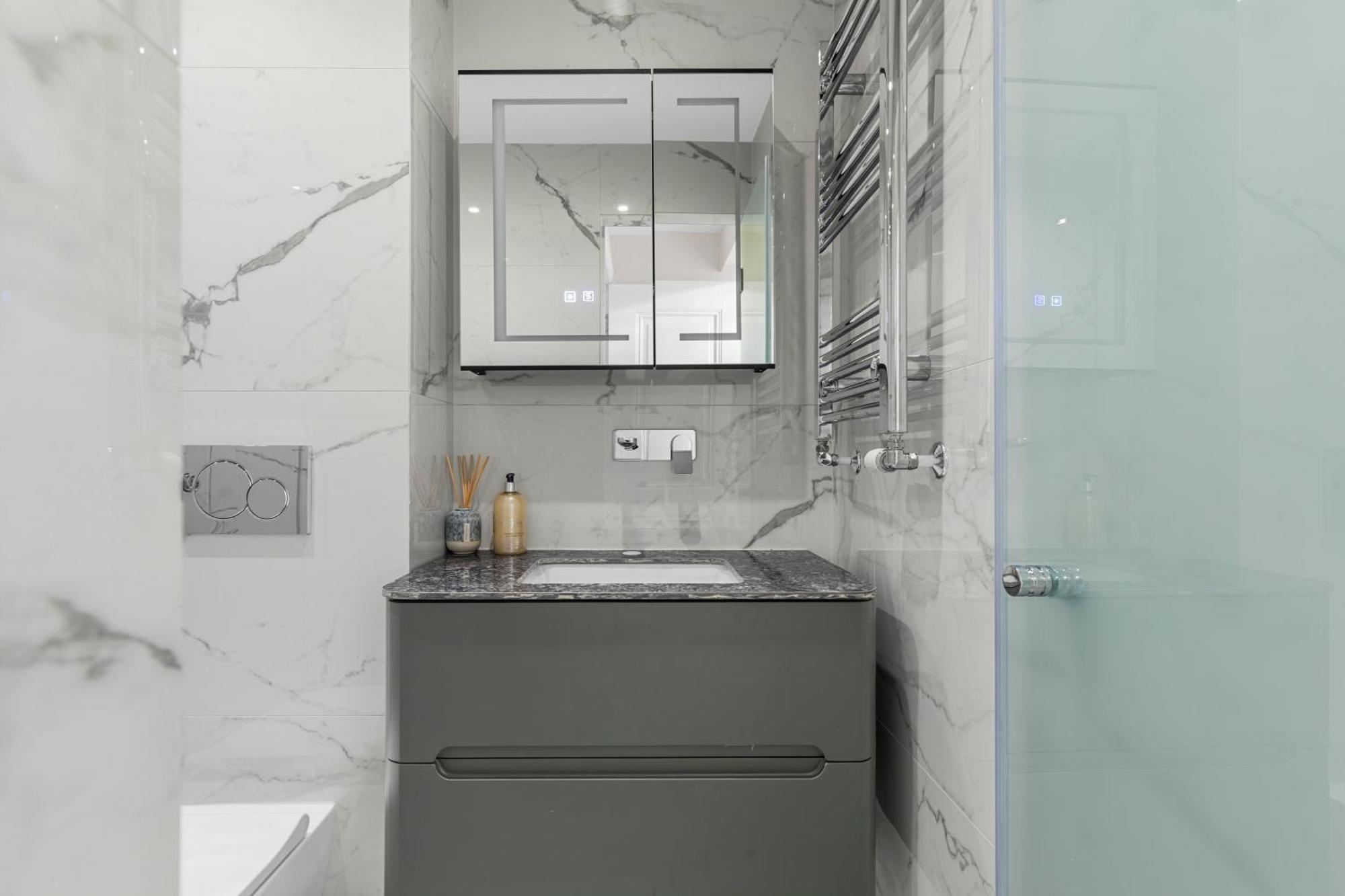 Sophisticated 2-bed In *