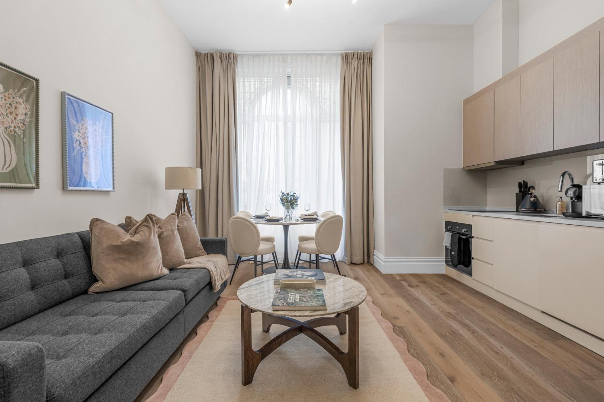 Sophisticated 2-bed In Apartment