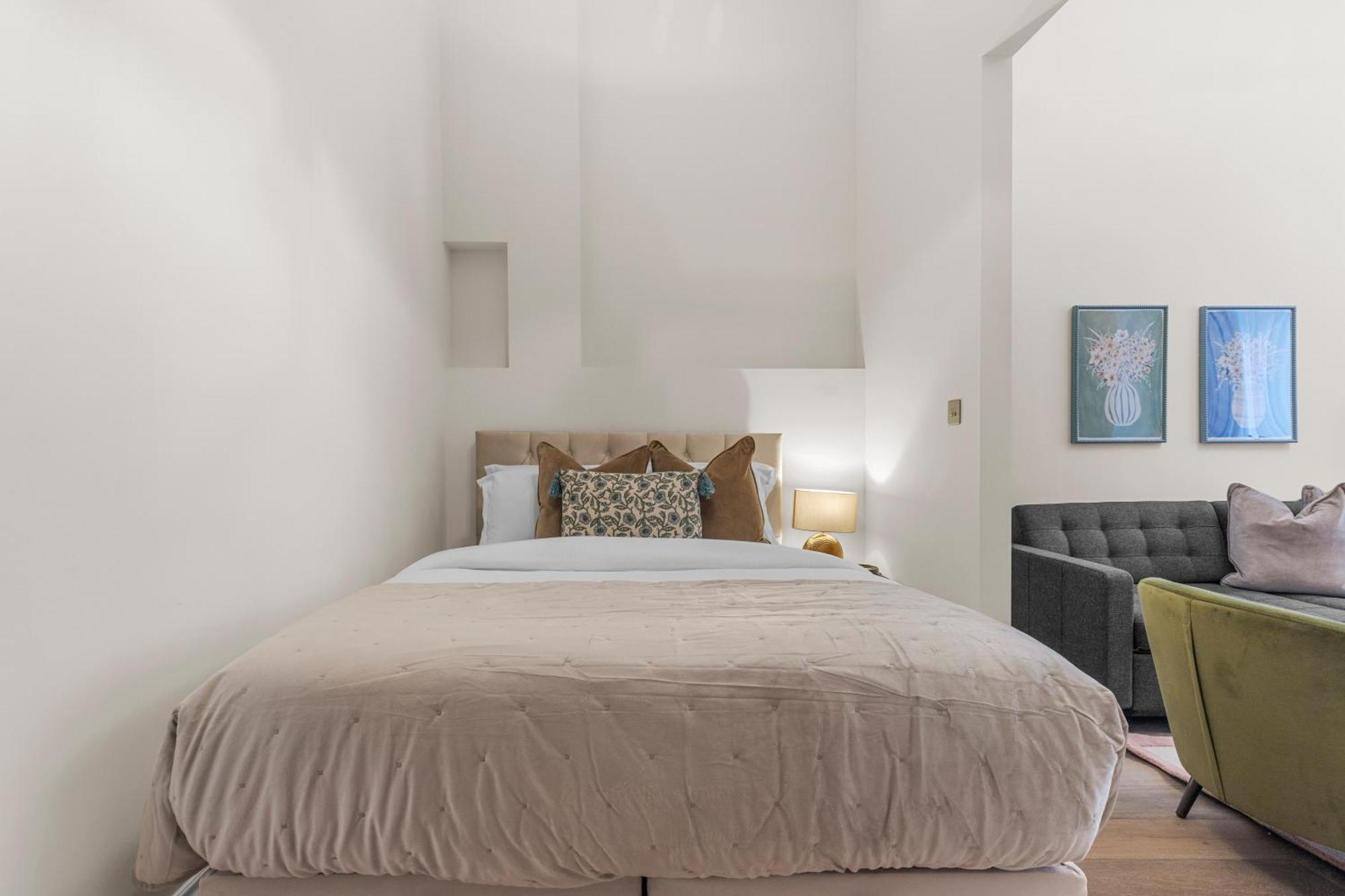 Sophisticated 2-bed In Apartment London