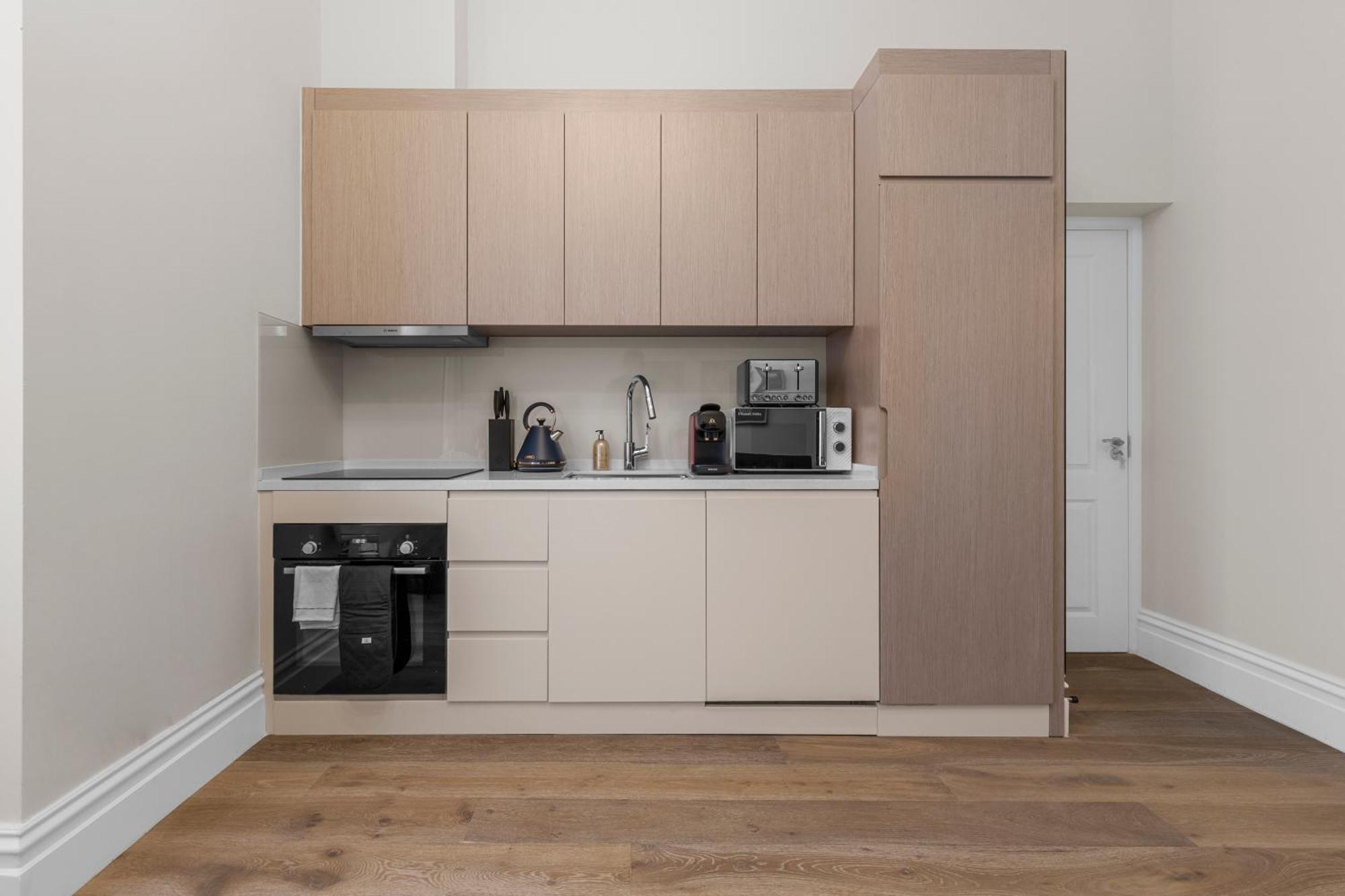 Sophisticated 2-bed In Apartment