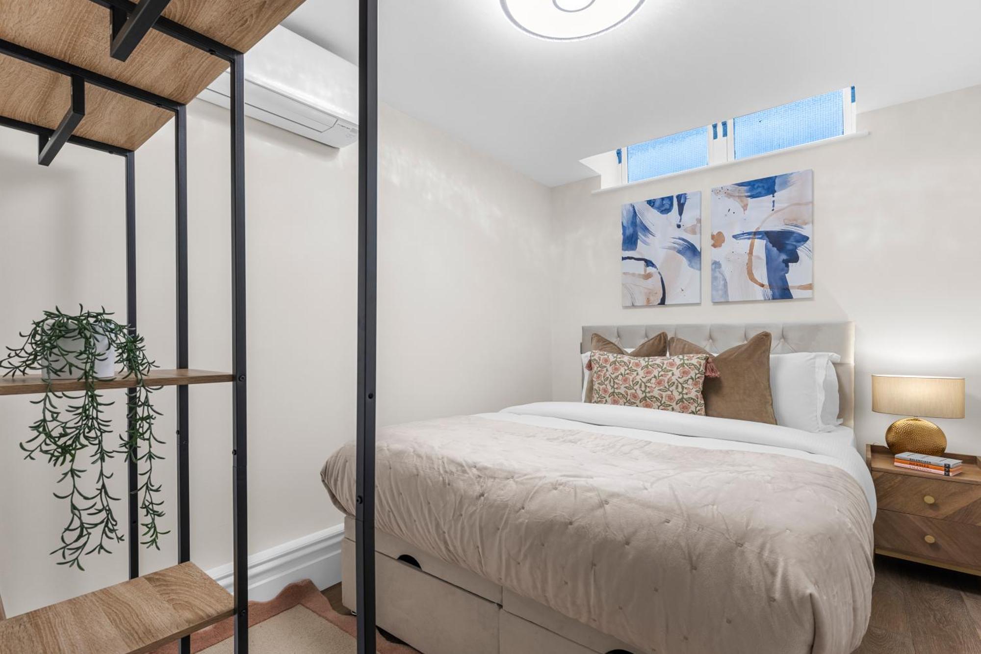 Apartment Sophisticated 2-bed In London