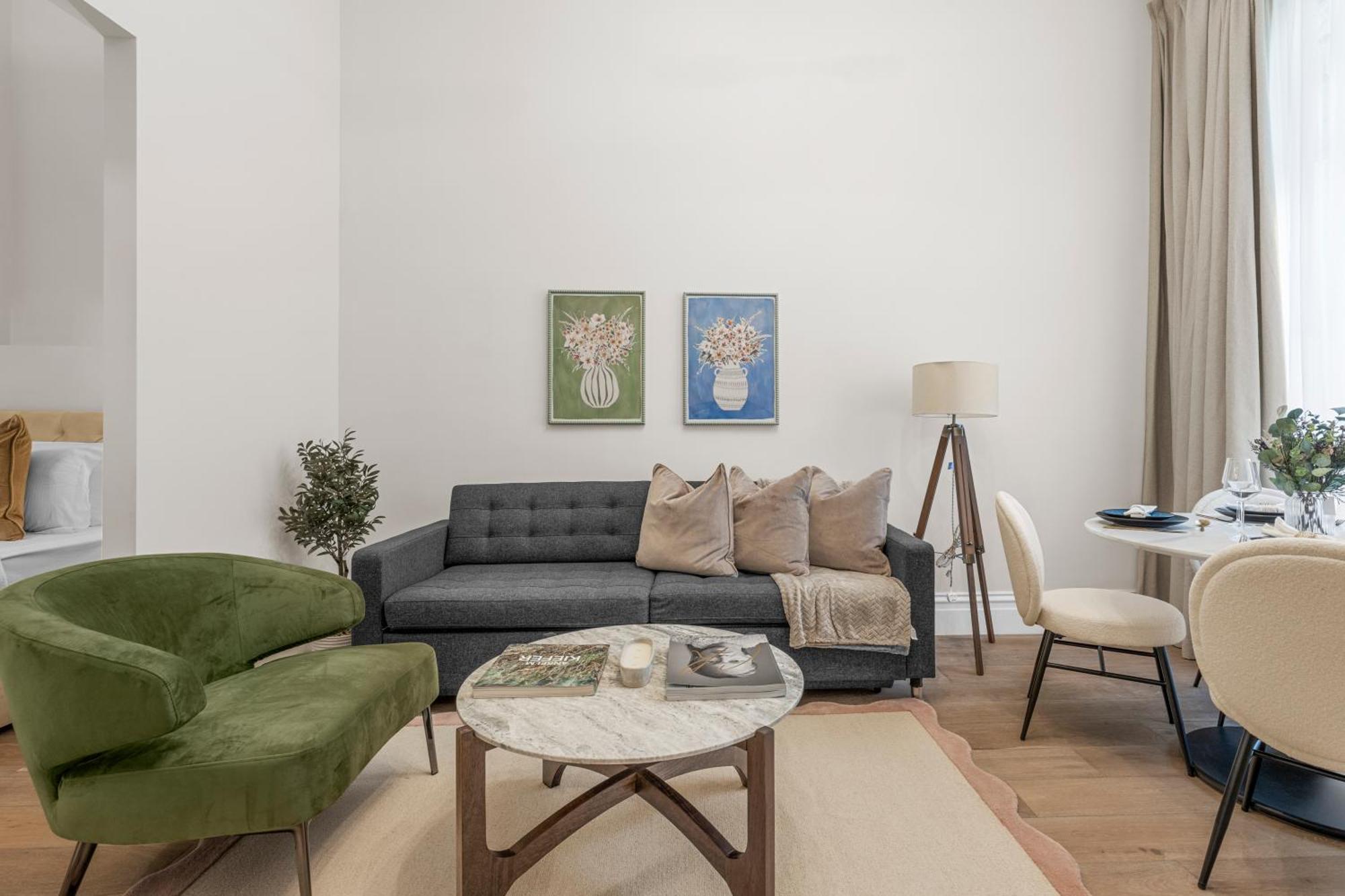 Sophisticated 2-bed In * London